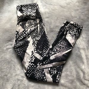 Lululemon High Waisted Wonder Under 7/8th Pant